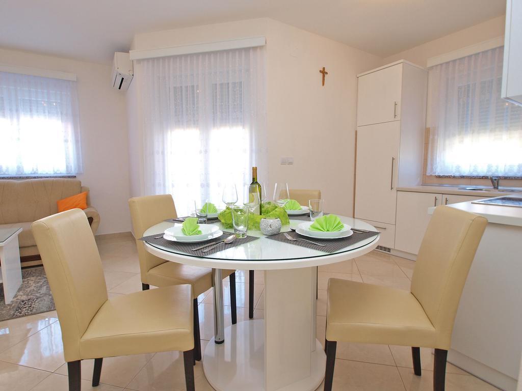 Apartment 396