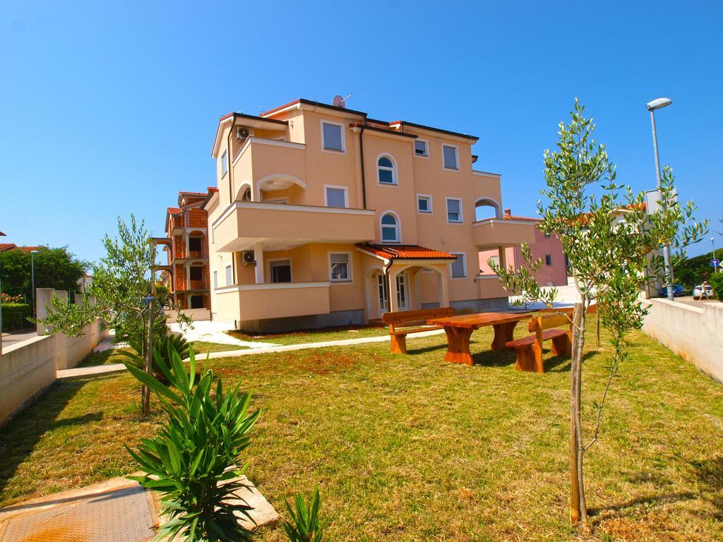 Apartment 396