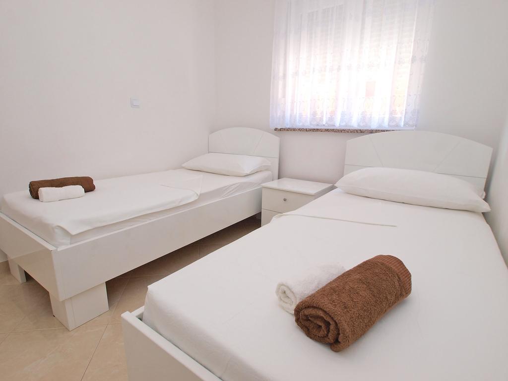 Apartment 396